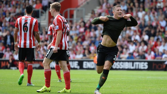 Everton mencuri tiga angka di Stadion St. Mary's setelah menang 3-0 atas Southampton pada lanjutan Liga Primer Inggris, Sabtu (15/8).