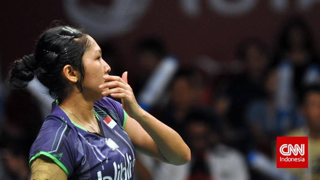 Kontroversi poin 14-14 antara Saina vs Linda Wenifanetri di babak semifinal Kejuaraan Dunia Bulutangkis 2015 sempat membuat suporter Indonesia marah.