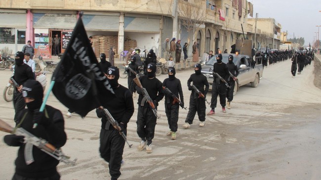 Dengan menyamar sebagai perempuan, anggota ISIS melakukan bom bunuh diri di masjid al-Balili di luar kota tua Sana'a, Yaman.
