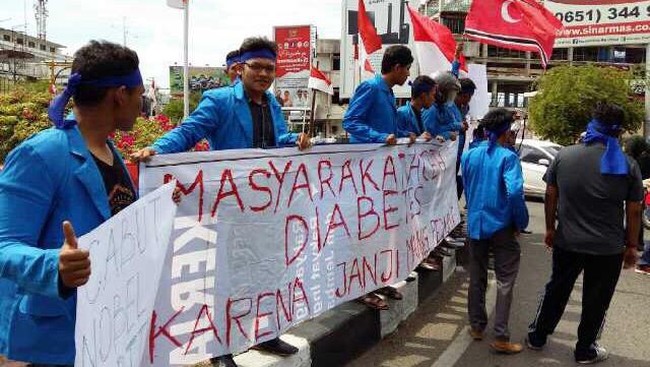 Bendera Bulan Bintang semula hendak dikibarkan mahasiswa untuk menyindir Pemerintah Aceh dalam memperingati 10 tahun MoU perdamaian Helsinki.