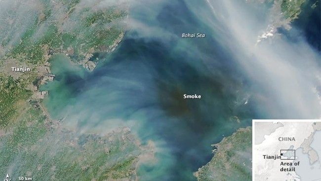 Ledakan besar terjadi di kompleks industri kota Tianjin, China, pada Rabu malam lalu, asapnya tertangkap satelit pencitra milik NASA.