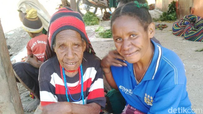 Program transmigrasi ke Papua yang dilakukan pemerintah akan memberi efek negatif karena pendatang jauh lebih kompeten.