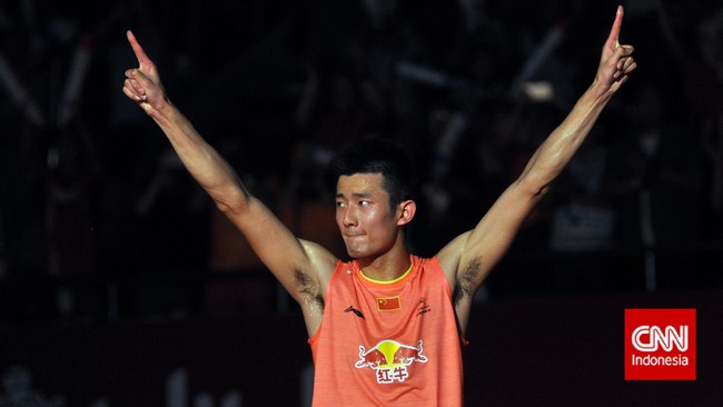 Chen Long sukses meraih gelar nomor tunggal putra di Kejuaraan Dunia Bulutangkis 2015 usai mengalahkan Lee Chong Wei dua gim langsung.