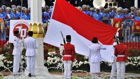Berjuang Atasi Grogi Kibarkan Bendera di Hadapan Jokowi