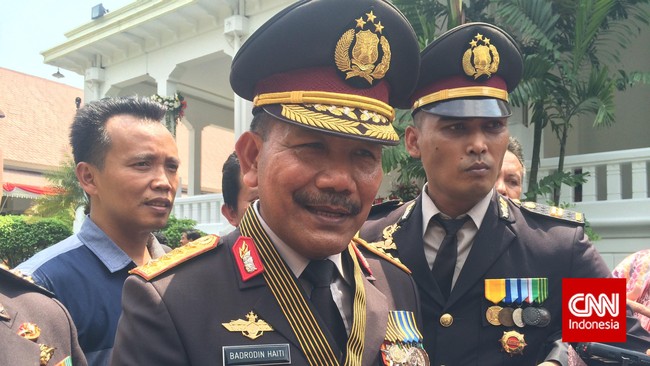 Kapolri Jenderal Badrodin Haiti menduga ada perusahaan yang terlibat dalam kebakaran hutan, tapi bukti belum terkumpul.