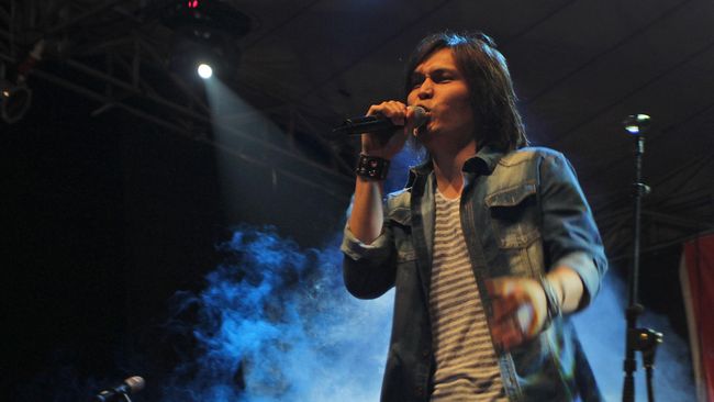 Once Mekel buka suara soal Marcello Tahitoe alias Ello yang kini resmi bergabung dengan grup band Dewa 19 sebagai vokalis.