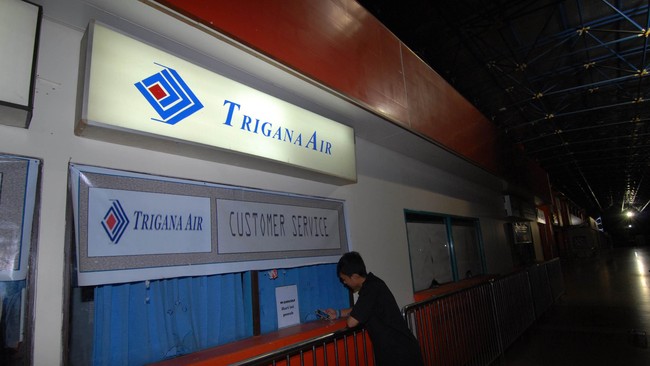 Dengan jarak pandang kurang dari 10 meter, tim pencari dan evakuasi pesawat ATR 42 milik Trigana Air menghentikan operasi yang akan dilanjutkan besok pagi.