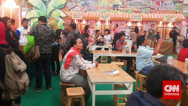 Ada banyak cara untuk menyambut Hari Kemerdekaan RI, salah satunya dengan mengunjungi festival kuliner legendaris di Kampoeng Legenda, Mal Ciputra, Jakarta.
