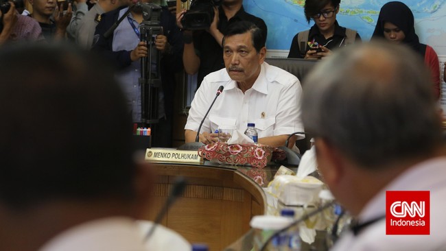 Luhut memimpin rapat yang dihadiri Kepala BIN, Kapuspen TNI, Menlu RI. Dari Kemenkopolhukam, Menlu Retno menemui Jokowi untuk melaporkan pembebasan WNI.