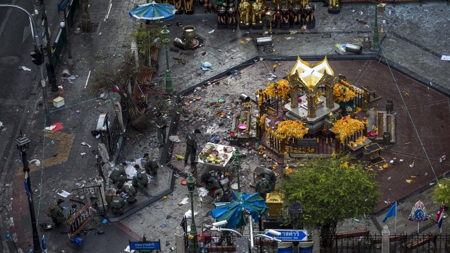 Seorang tersangka bom Bangkok membantah terlibat dalam insiden yang menewaskan 20 orang, termasuk seorang warga negara Indonesia pada Agustus lalu.