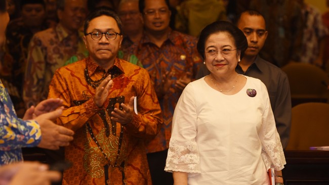 "Saya bilang 'so what?' Bagi saya tidak ada artinya (KMP)," kata Megawati dalam pidatonya saat mengingat kisruh KIH-KMP di parlemen beberapa waktu lalu.