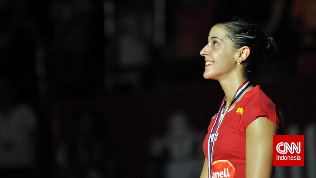 Juara Dunia Bulu Tangkis 2015 untuk nomor tunggal putri, Carolina Marin, kembali menjadi juara. Hong Kong Terbuka adalah gelar keenam baginya tahun ini.
