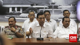Luhut Minta Aparat Bekerja Sama Amankan Pilkada