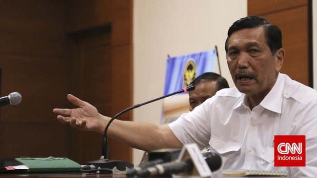 Pembebasan dua WNI di perbatasan Papua terganjal cuaca buruk.