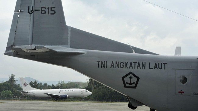 Bandara Sentani terletak di Distrik Sentani, Kabupaten Jayapura. Ternyata bandara ini sudah melewati sejarah panjang dan saksi bisu banyak peristiwa bersejarah.