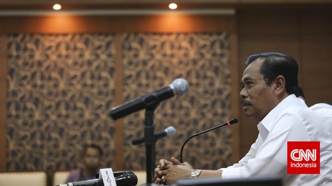 Jaksa Agung Prasetyo mengatakan akan terus menempuh upaya hukum jika vonis yang dijatuhkan pada pembakar hutan terlalu ringan.
