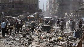 Serangan Udara Rezim Assad Tewaskan 100 Orang di Suriah
