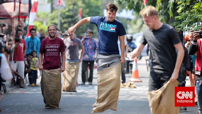 Jalan Jaksa menjadi simbol bahwa kota Jakarta penuh keberagaman. Sayang kini kawasan itu divonis sekarat.