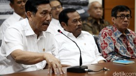 Menko Luhut Enggan Bahas soal Evaluasi Jaksa Agung