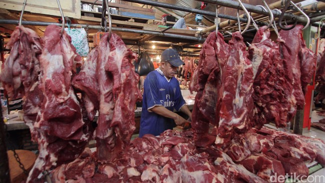 Menurut data Kementerian Perdagangan, hari ini harga sapi sudah mulai turun Rp 2 ribu per kg dari Rp 100 ribu per kg menjadi Rp 108 ribu per kg.