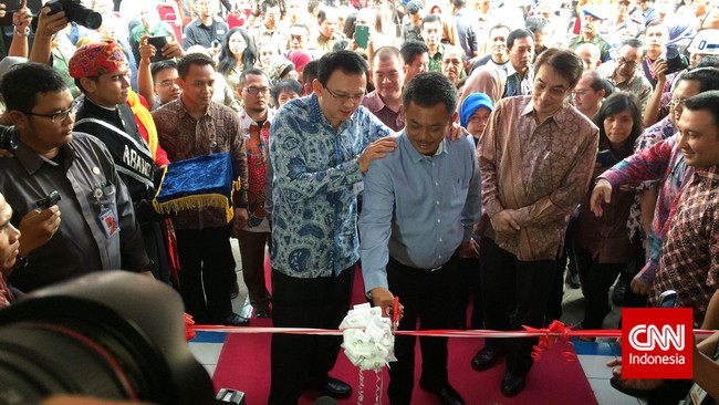 Ahok ingin Sudirman-Thamrin tak kalah dengan Orchard Road, Singapura. Ia akan beri insentif untuk pemilik gedung di sepanjang jalan itu yang berpartisipasi.