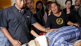 Kesedihan Selimuti Keluarga Korban Pengeboman di Bangkok