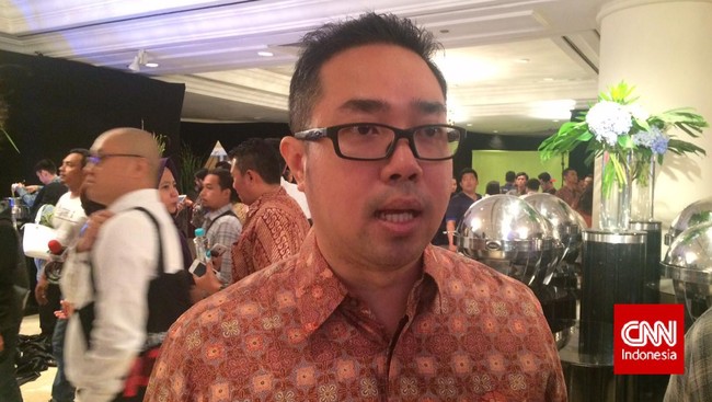 "Sekarang operator telekomunikasi kalau cuma jual bandwidth saja tidak akan bisa." kata Roberto Saputra.