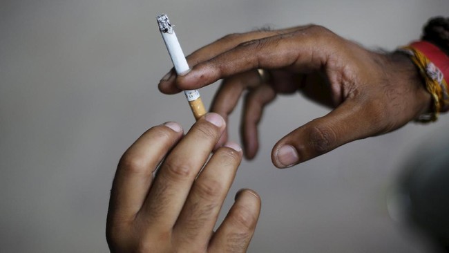 Jumlah perokok yang terus menurun membuat Inggris bakal menjadi negara bebas asap rokok.