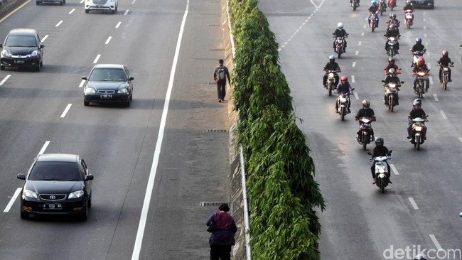 Pascaaksi sweeping, jalur tol dalam kota dan ruas jalan MT Haryono kembali kondusif dan lancar. Tak terlihat ada penambahan personel yang berjaga.