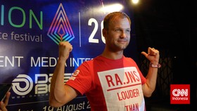 Dash Berlin Pilih Bikram Yoga Ketimbang Narkoba