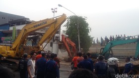 Penggusuran Kampung Pulo Dilanjutkan Besok