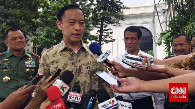 Meskipun baru tahap wacana, Mendag Thomas Lembong menyatakan tim ekonomi pemerintah akan menindaklanjuti rencana pembangunan kulkas ukuran raksasa.