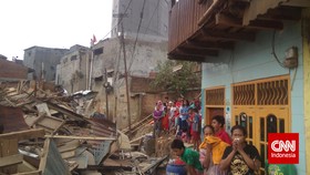 296 Rumah Warga Kampung Pulo Rata dengan Tanah