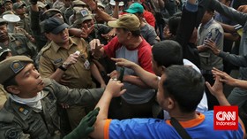 Rusuh Kampung Pulo, Kaca UGD RSIA Hermina Pecah Kena Lemparan