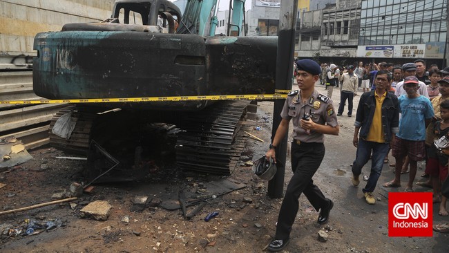 Wakil Ketua DPRD DKI Jakarta M Taufik akan meminta Ketua DPRD agar mengagendakan pemanggilan Ahok untuk dimintai keterangan soal penggusuran Kampung Pulo.