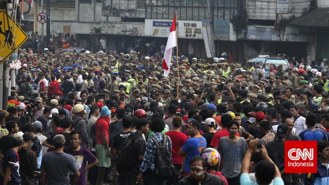 Tito Karnavian menyarankan warga menerima tawaran Pemerintah Provinsi DKI Jakarta untuk pindah ke rumah susun.