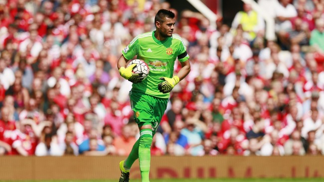 Meski terbukti mampu membawa hasil memuaskan di laga awal Liga Primer Ingris dan kualifikasi Liga Champions, Sergio Romero diyakini masih belum sempurna.