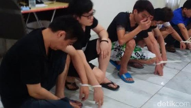 Ke-12 warga negara tersebut diduga telah melanggar izin tinggal di Indonesia. Mereka ditengarai bekerja untuk sebuah perusahaan tambang di kawasan Cihideung.