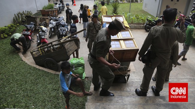 Ahok telah mendapatkan restu Presiden Joko Widodo untuk menata kawasan kumuh Ibu Kota dengan membangun rusun ketimbang kampung deret.