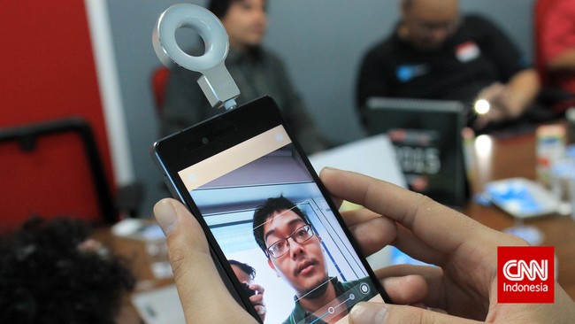 Google tengah bekerja untuk membangun fitur pengenal wajah agar bisa bekerja di ponsel pintar.