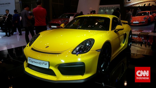 Penjualan mobil premium Porsche di Indonesia pada tahun ini diprediksi 30 persen lebih rendah dari target yang telah ditentukan di awal tahun.