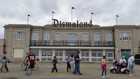 Melihat Kehancuran Negeri Dongeng di Taman Bermain Dismaland