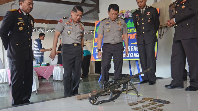 Sebanyak 950 personel gabungan Polri dan TNI akan dikerahkan untuk mengamankan perayaan Natal dan Tahun Baru 2016 di Poso.