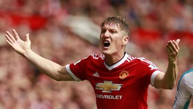 Roman Eremenko Menantang Schweinsteiger