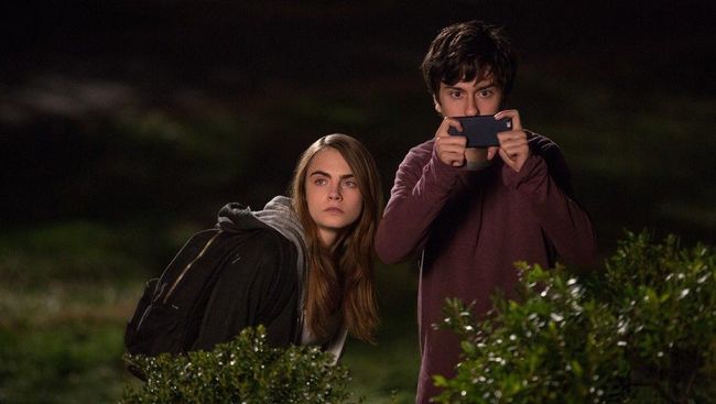 Film ini sangat khas remaja. Ada percintaan, tapi tidak menjual air mata dan kegelisahan emosional. Paper Towns lebih menggugah soal persahabatan.