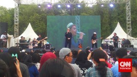 Bermalam Minggu bersama Tulus di Bawah Temaram Langit