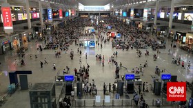 Denyut Stasiun Kereta Tersibuk di China
