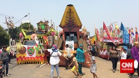 Karnaval Khatulistiwa Melambungkan Asa Warga Pontianak
