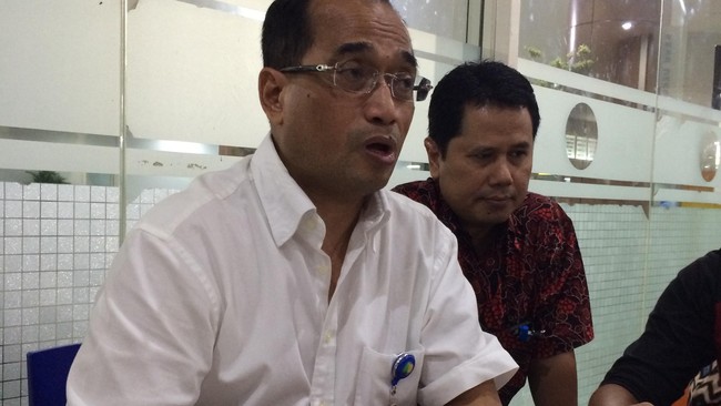 Keberadaan taksi Uber di bandara-bandara kelolaan AP II dinilai hanya akan mempersulit upaya penertiban taksi liar yang tengah coba diakomodir perusahaan.