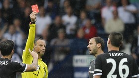 Dapat Kartu Merah, Masa Depan Terry di Chelsea Kian Suram